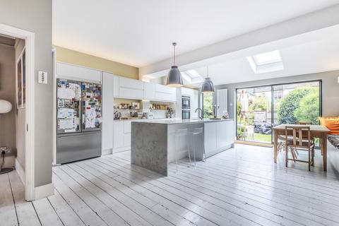 37 Boscombe Road, London, SW19 3AX