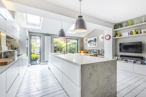 37 Boscombe Road, London, SW19 3AX
