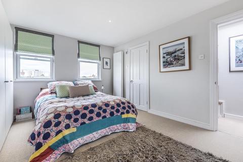 37 Boscombe Road, London, SW19 3AX