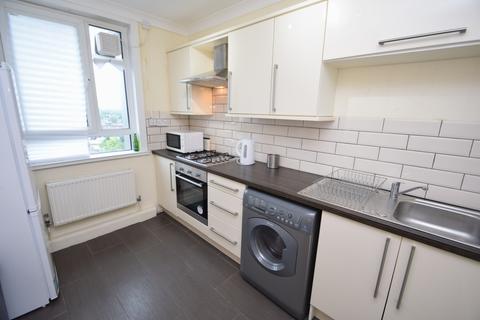 2 bedroom apartment to rent, Duffield Court, Hulme, Manchester. M15 6NS