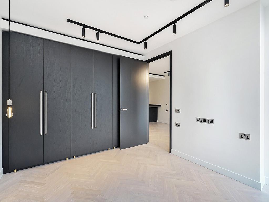 One Corwn Place