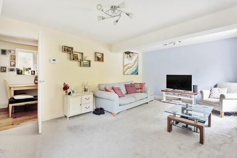 14 Brooklands Lane, Weybridge, KT13 8UX