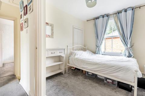 14 Brooklands Lane, Weybridge, KT13 8UX