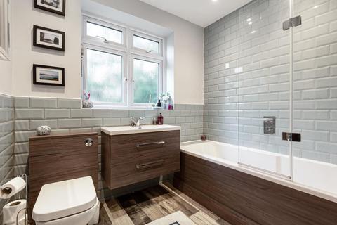 14 Brooklands Lane, Weybridge, KT13 8UX