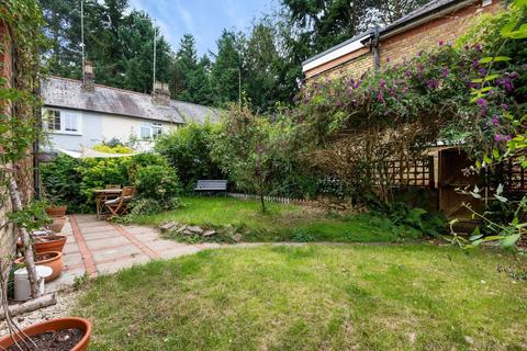 14 Brooklands Lane, Weybridge, KT13 8UX