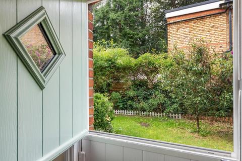 14 Brooklands Lane, Weybridge, KT13 8UX
