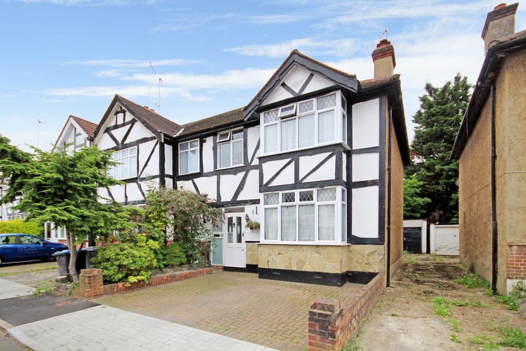 Pettsgrove Avenue, Wembley, Middlesex... 3 bed end of terrace house £