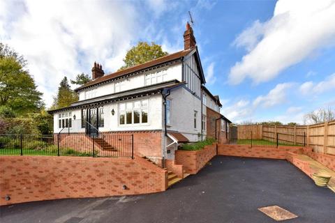 5 bedroom detached house to rent, Gayton Close, Chesham Bois, Amersham, Buckinghamshire, HP6