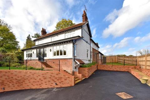undefined, Gayton Close, Chesham Bois, Amersham, Buckinghamshire, HP6