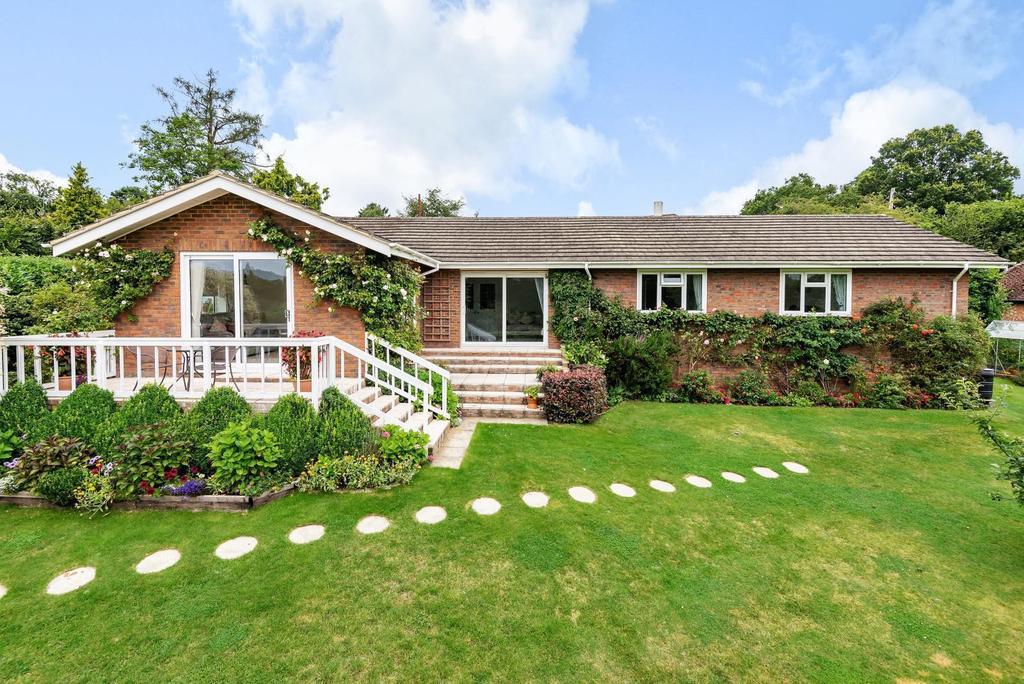 Primrose Ridge, Godalming, GU7 4 bed detached bungalow £850,000
