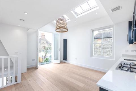 Studio to rent, Fulham Palace Road, Fulham, SW6