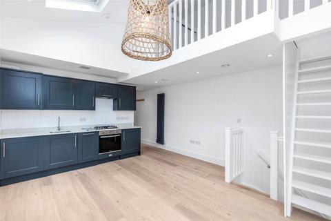 Studio to rent, Fulham Palace Road, Fulham, SW6