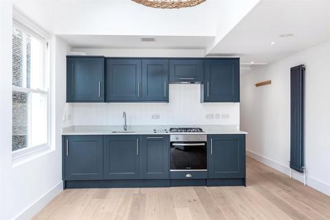 Studio to rent, Fulham Palace Road, Fulham, SW6