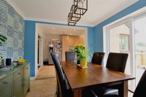 18 Coldharbour Close, Crowborough, TN6 1EU