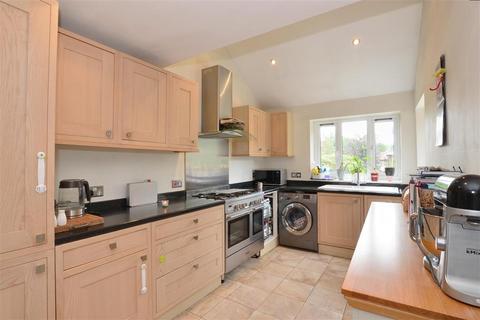 18 Coldharbour Close, Crowborough, TN6 1EU