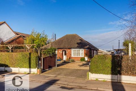 4 bedroom detached bungalow for sale - The Street, Norwich NR13