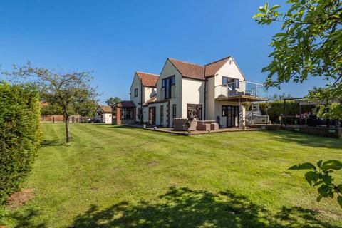 5 bedroom detached house for sale, Marsh Road, Norwich NR13