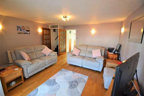 19 Target Close, Feltham, TW14 9TF