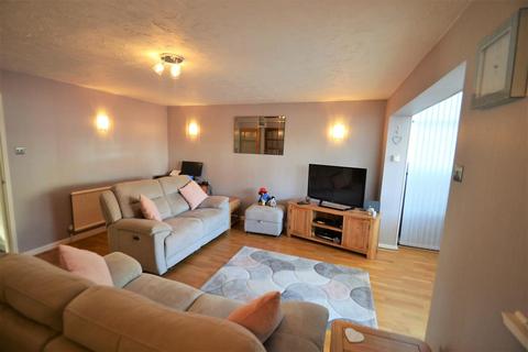 19 Target Close, Feltham, TW14 9TF