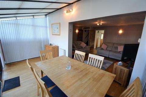 19 Target Close, Feltham, TW14 9TF