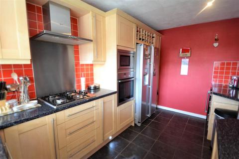19 Target Close, Feltham, TW14 9TF
