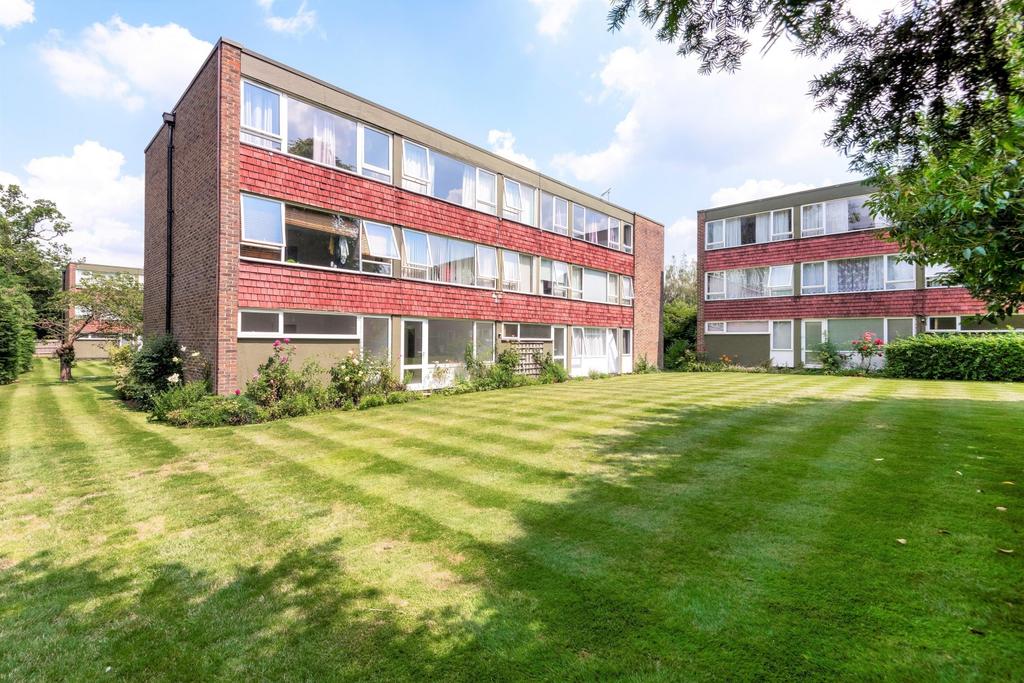 Eaton Court, Boxgrove Avenue, Guildford, GU1 2 bed house £1,250 pcm