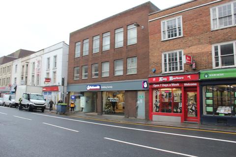 Retail property (high street) to rent - King Street ME14