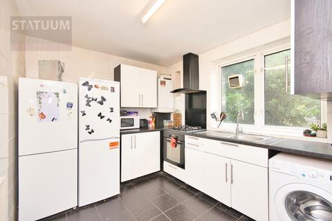 4 bedroom terraced house to rent, Elizabeth Close, London, E14