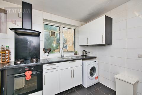 4 bedroom terraced house to rent, Elizabeth Close, London, E14