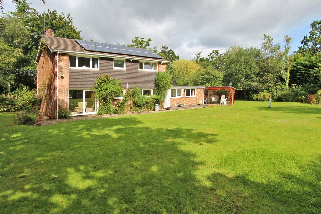 Sway Road, Brockenhurst, SO42 3 bed detached house £1,000,000