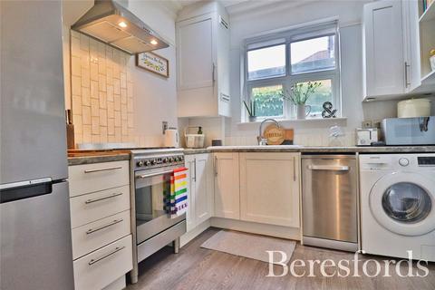 6b Dymoke Road, Hornchurch, RM11 1AA