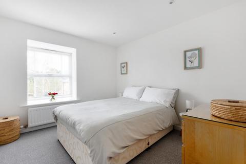 6 Scholars Walk, Guildford, GU2 7TR