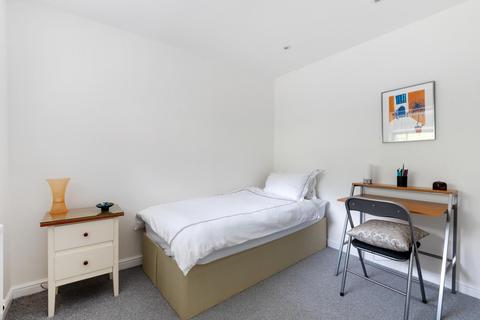 6 Scholars Walk, Guildford, GU2 7TR