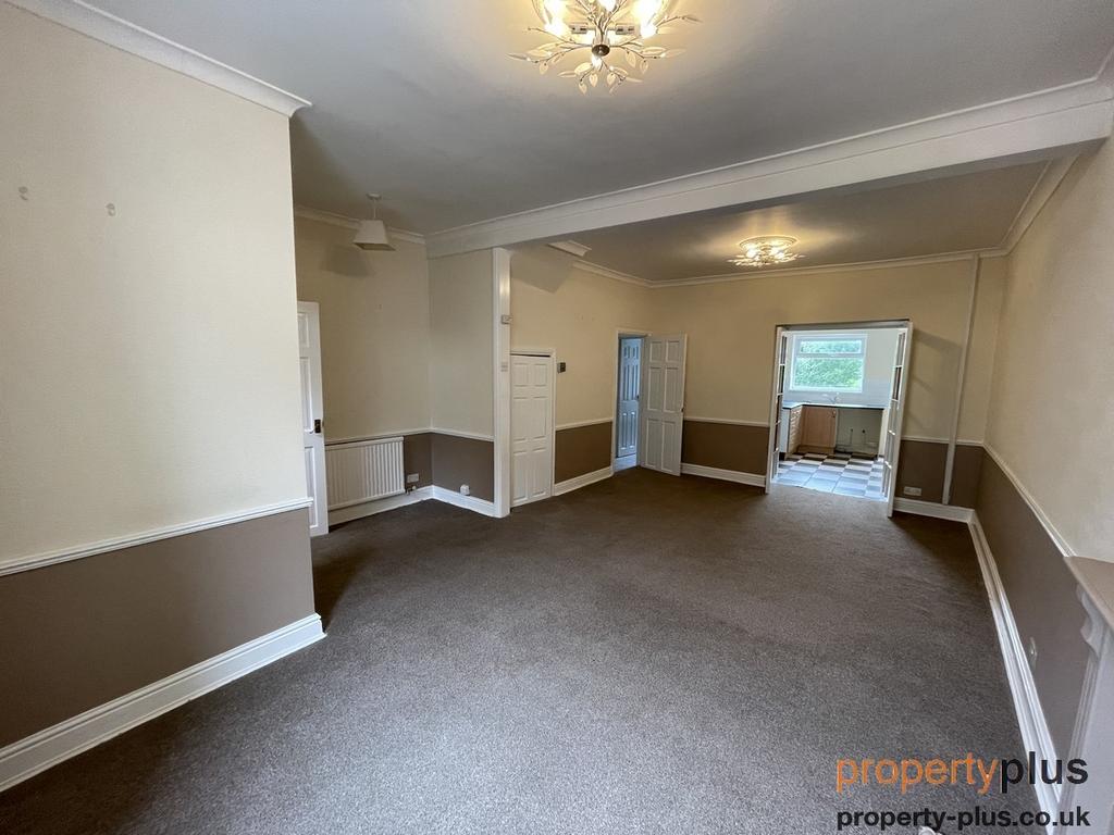 Brook Street, Cymmer Porth 3 bed terraced house £500 pcm (£115 pw)