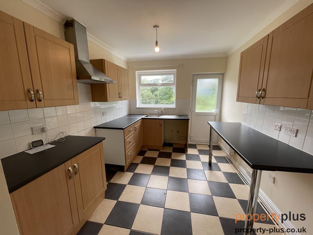 Brook Street, Cymmer Porth 3 bed terraced house £500 pcm (£115 pw)