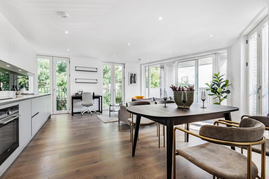 Hannell Road, Fulham 2 bed flat £750,000