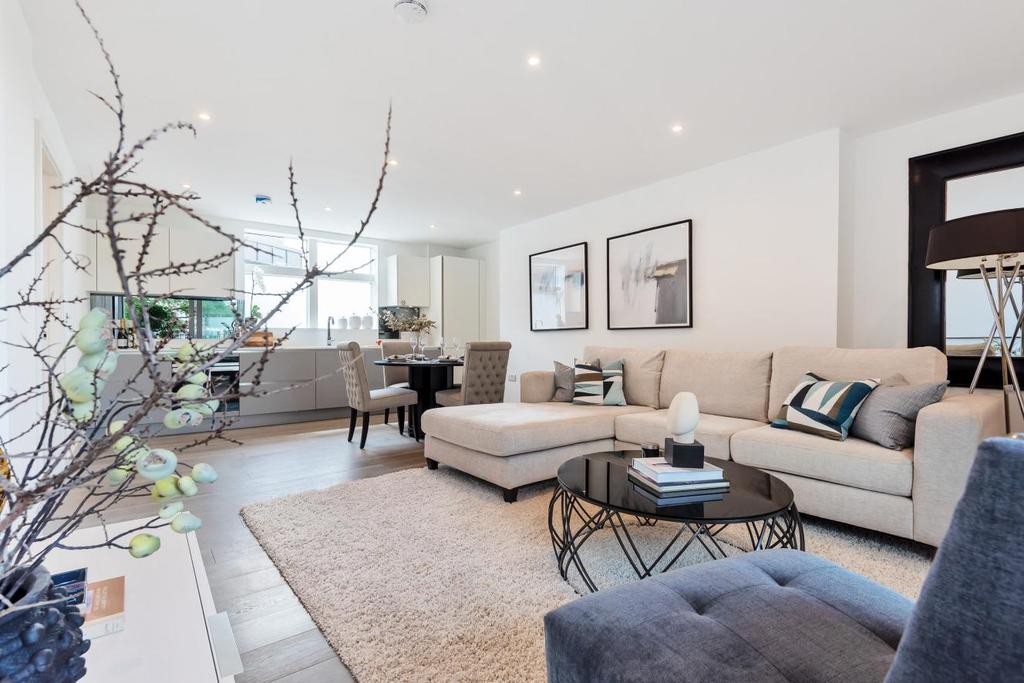 Hannell Road, Fulham 2 bed flat £700,000