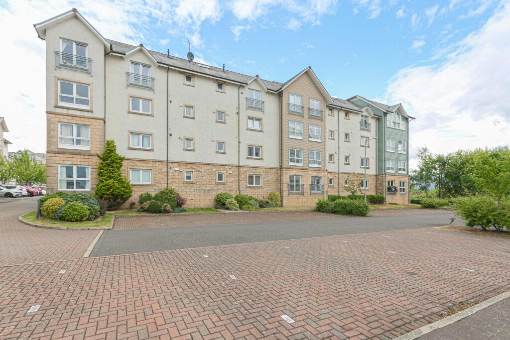 Chandlers Court, Riverside, Stirling, FK8 2 bed apartment £950 pcm (£