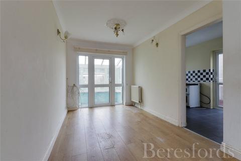 18 Firham Park Avenue, Romford, RM3 0SJ