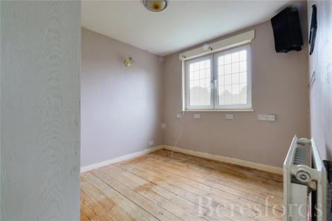 18 Firham Park Avenue, Romford, RM3 0SJ