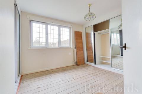 18 Firham Park Avenue, Romford, RM3 0SJ