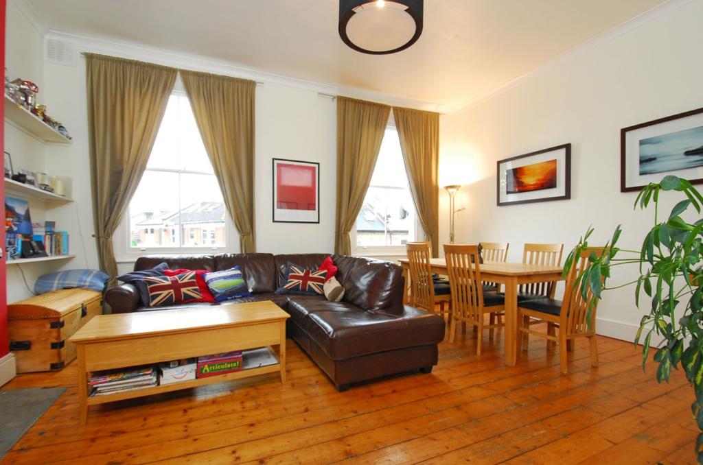 Byrne Road London SW12 3 bed flat £2,400 pcm (£554 pw)
