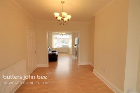 3 bedroom semi-detached house to rent, Reeves Avenue, Newcastle Under Lyme