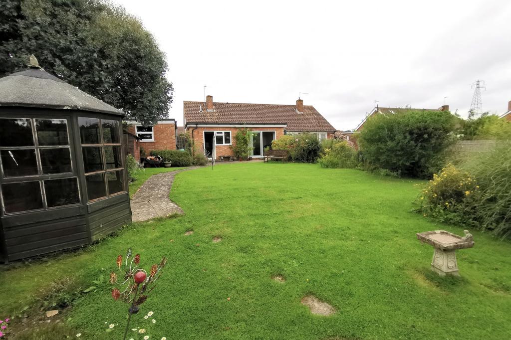 Dover Road, Polegate, East Sussex, BN266LA 2 bed bungalow £340,000