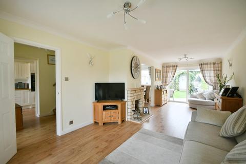 2 Wakefield Close, Kempsford, Fairford, GL7 4DP