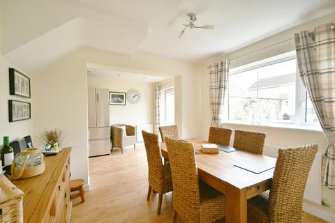 2 Wakefield Close, Kempsford, Fairford, GL7 4DP