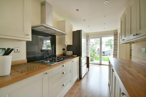 2 Wakefield Close, Kempsford, Fairford, GL7 4DP