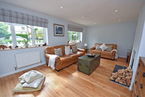 Chandos High Street, Yoxford, Saxmundham, IP17 3EU