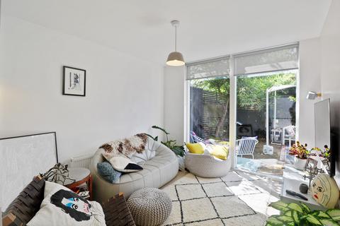 3 bedroom end of terrace house for sale, Hilversum Crescent,  London, SE22