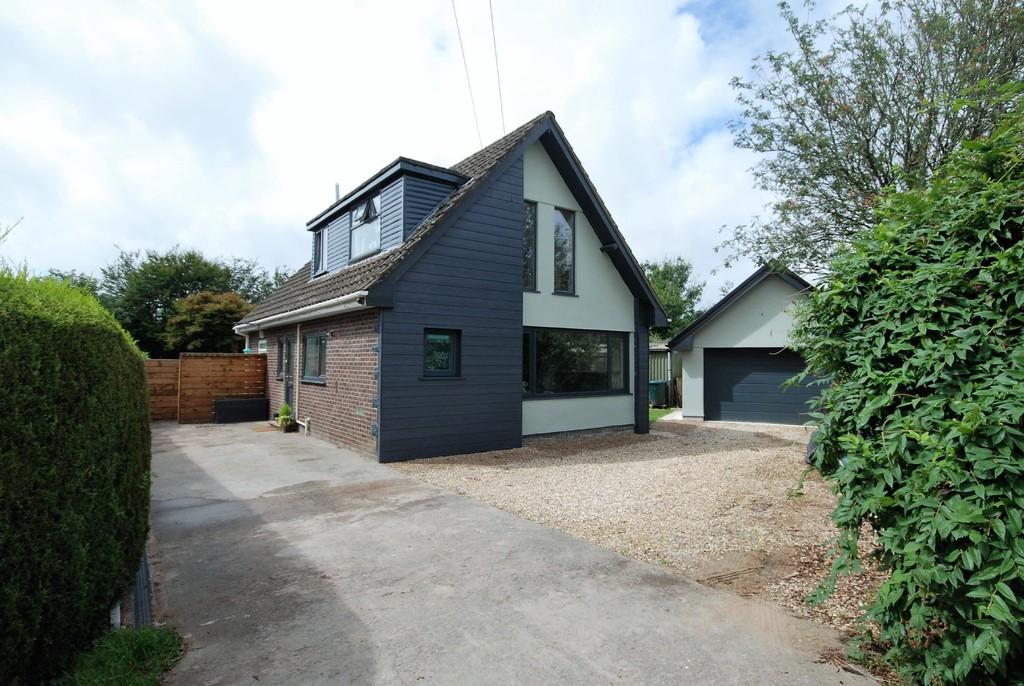 2 Maes Lloi, Aberthin, Cowbridge... 3 bed detached house £475,000